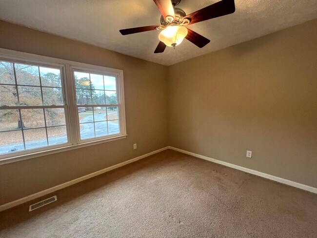 Building Photo - 1233 Wilderness Dr