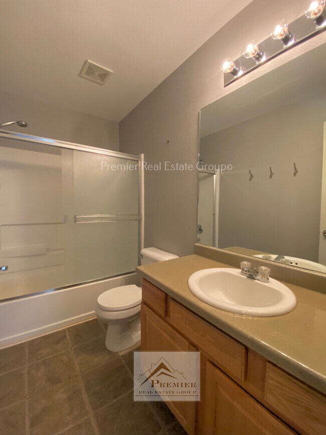Building Photo - 865 Winebrook Way