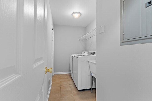 Building Photo - 51663 Hale Ln