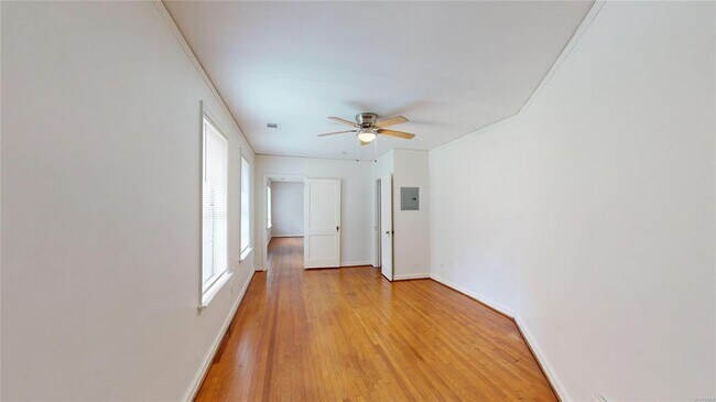 Building Photo - 900 E Edgemont Ave