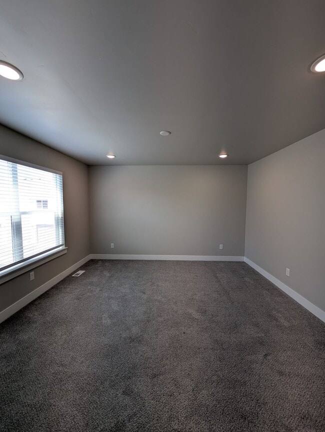 Building Photo - 5560 Trueman St