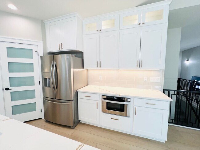 Building Photo - Luxury Rental