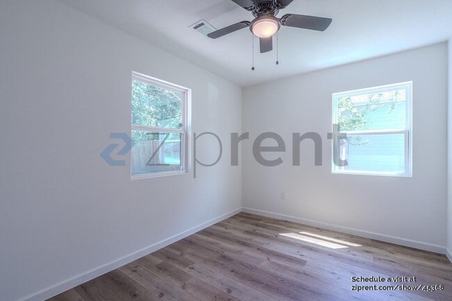 Building Photo - 3923 Alsace St
