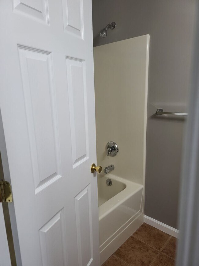 Building Photo - 3 Bed 2.5 Bath Townhome Ready for You in W...