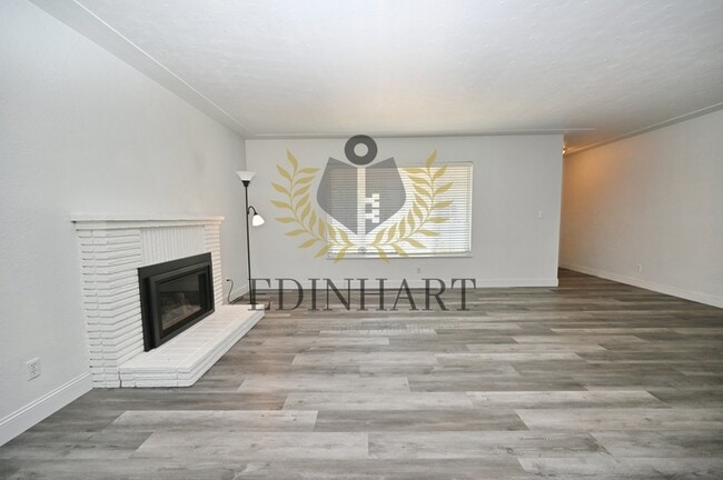 Building Photo - 5568 N Millbrook Ave