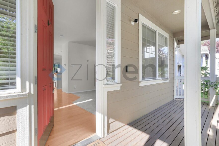 Building Photo - Unit