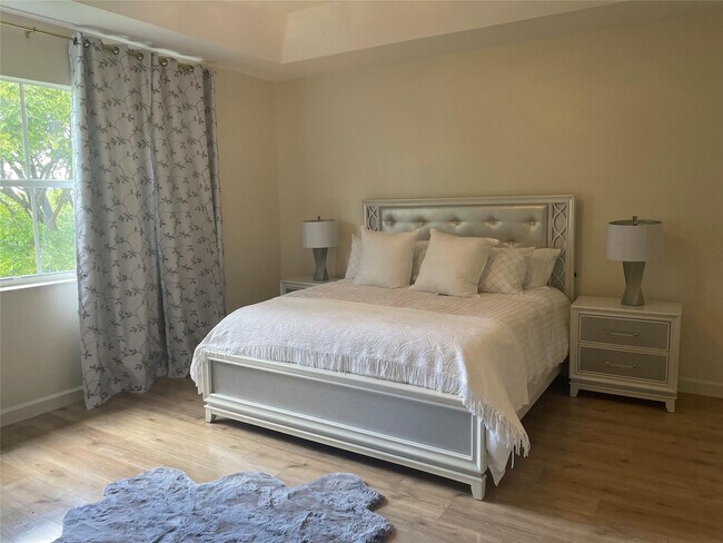 Building Photo - 10690 Old Hammock Wy