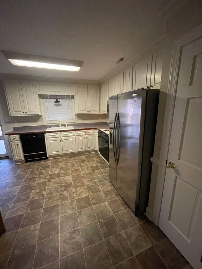 Building Photo - 5300 Hornes Church Rd