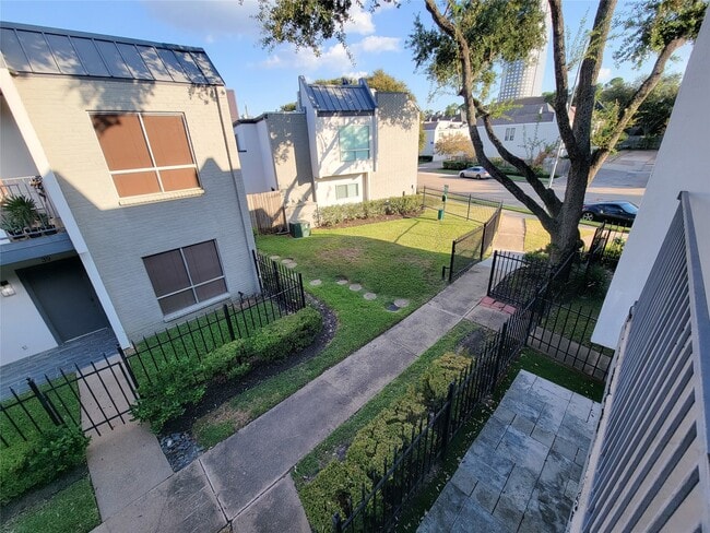Building Photo - 1300 Augusta Dr