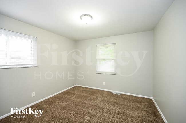 Building Photo - 1745 Pinebluff Ln