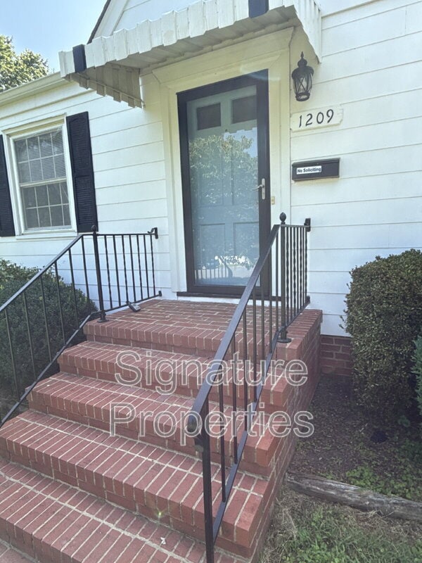 Building Photo - 1209 Foxcroft Rd