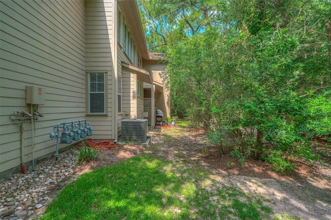 Building Photo - 83 Woodlily Pl