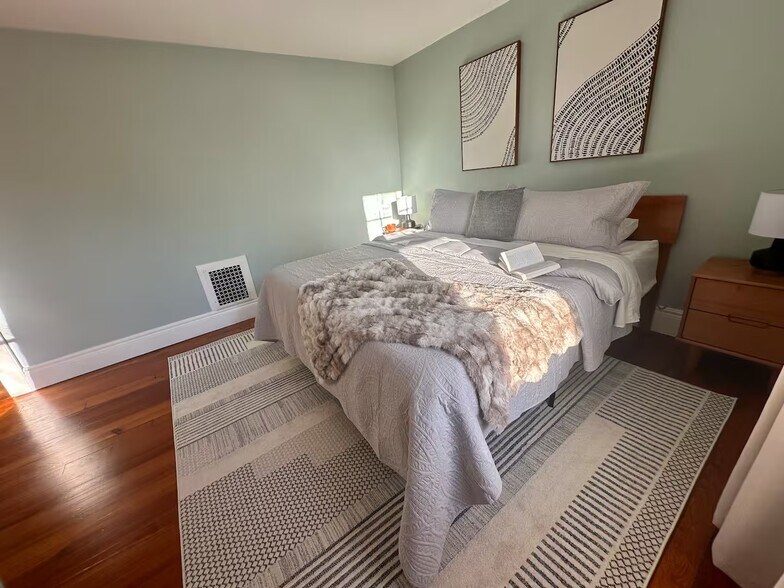 Building Photo - 608 Ackerman Ave