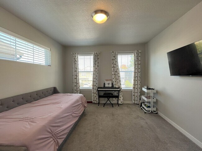 Building Photo - Spacious 3-Bedroom + Loft Home with Modern...