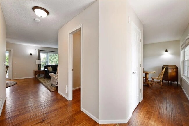 Building Photo - 13785 Hill Pl Dr
