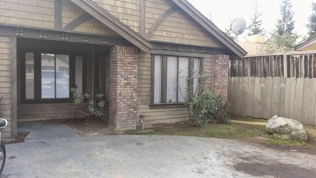 Primary Photo - 3805 W Meadow Ave