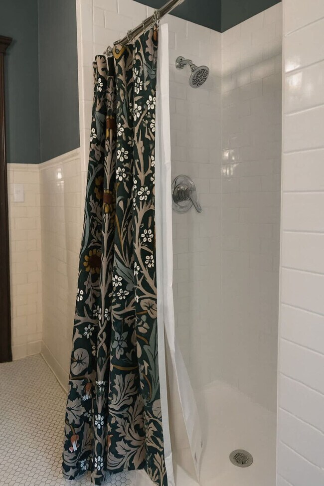 Building Photo - 258 W Market St