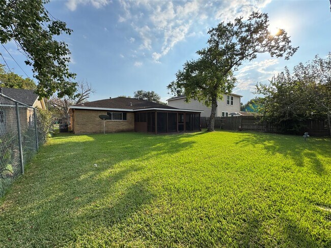 Building Photo - 1812 Dolphin Dr