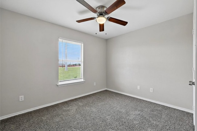 Building Photo - 310 California Dr