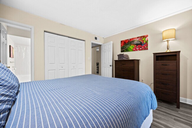 Building Photo - 1700 SW 16th Ct