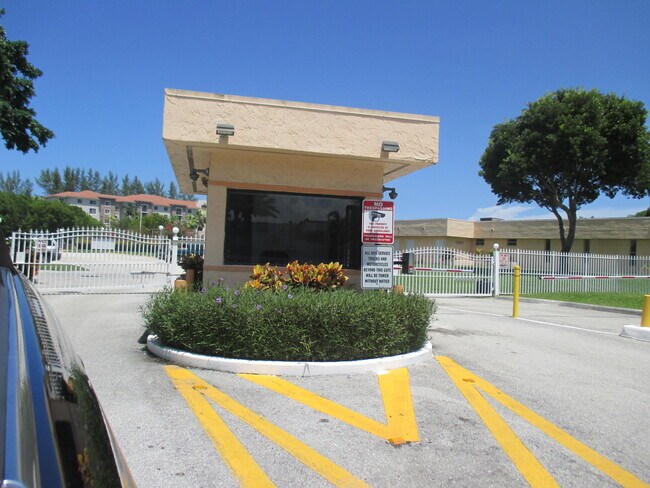 Building Photo - 470 Executive Center Dr
