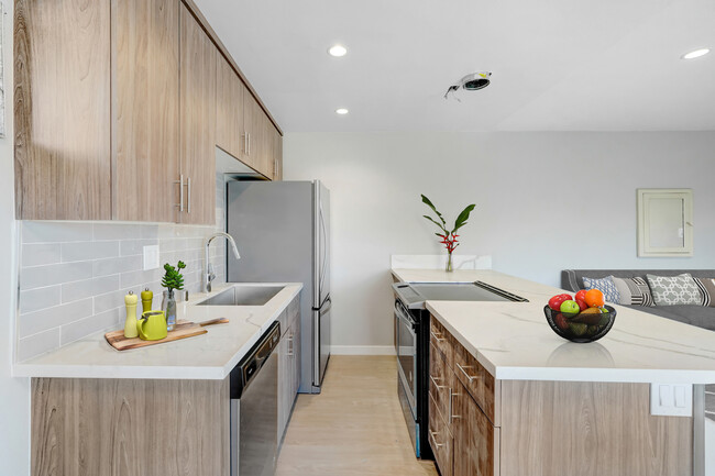 Interior Photo - 1525 Amherst