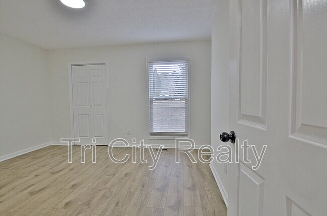 Building Photo - 150 Drennan Dr