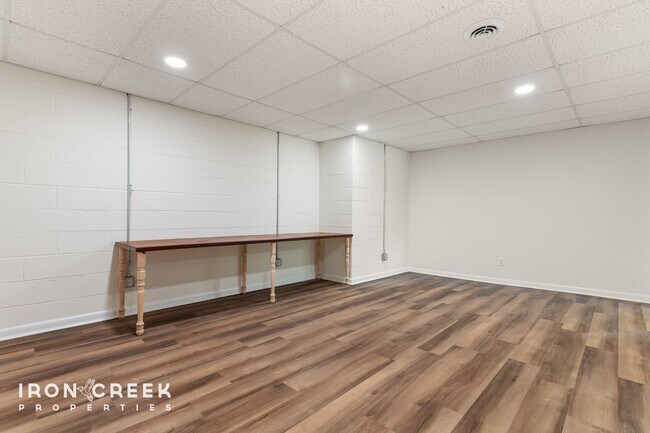Building Photo - Spacious West Asheville Home with Dual Kit...
