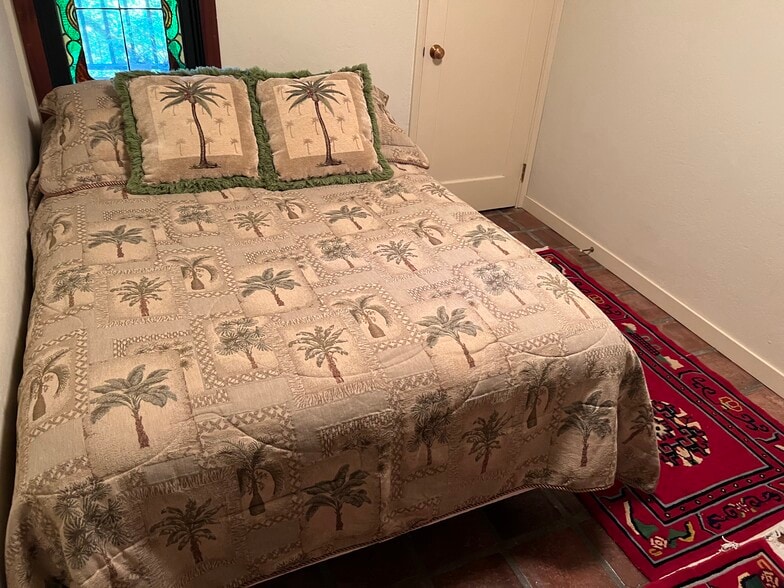 Bedroom - 2567 N Fitch Mountain Rd