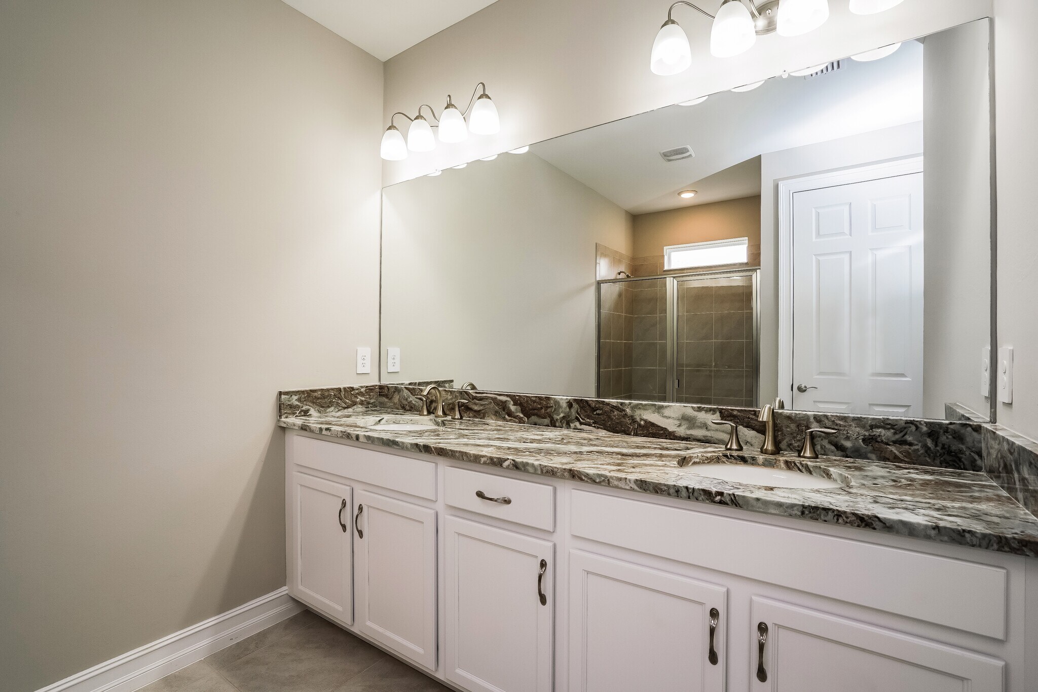 Building Photo - 603 Vinca Rosea