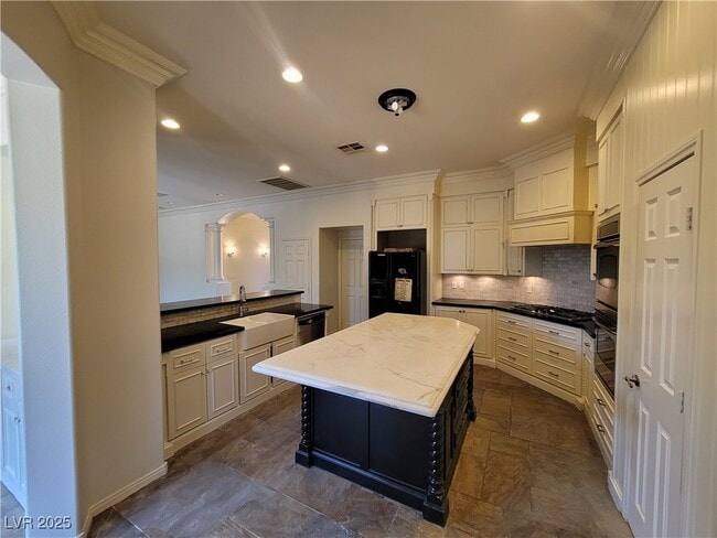 Building Photo - 9338 Wilderness Glen Ave