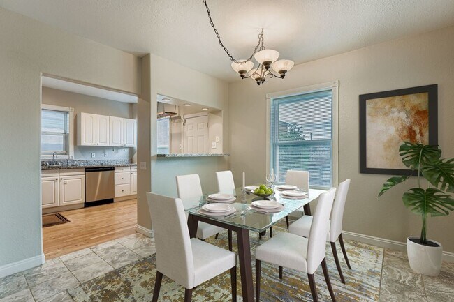 Building Photo - Stylish Home in the Heart of Highland with Detached Garage & Mother-in-Law Suite