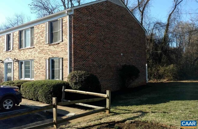 Building Photo - 2527 Hydraulic Rd