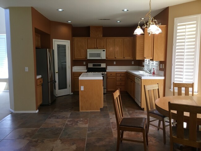 Building Photo - Nice home in Tracy, CA