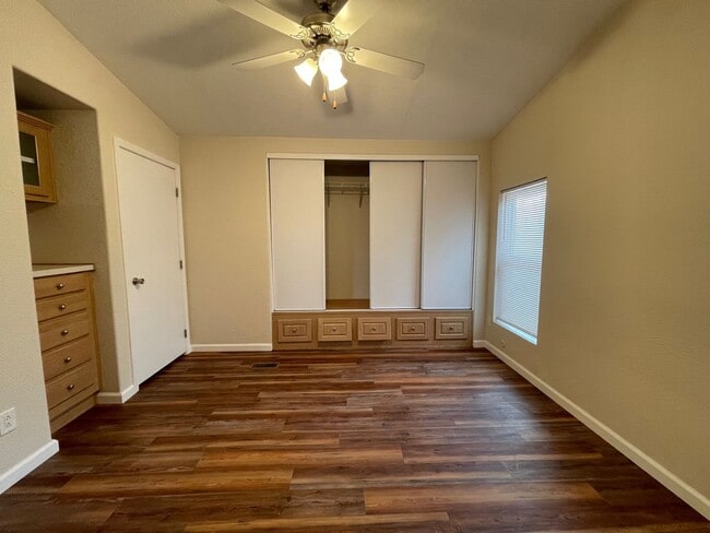 Building Photo - 5650 Farousse Way
