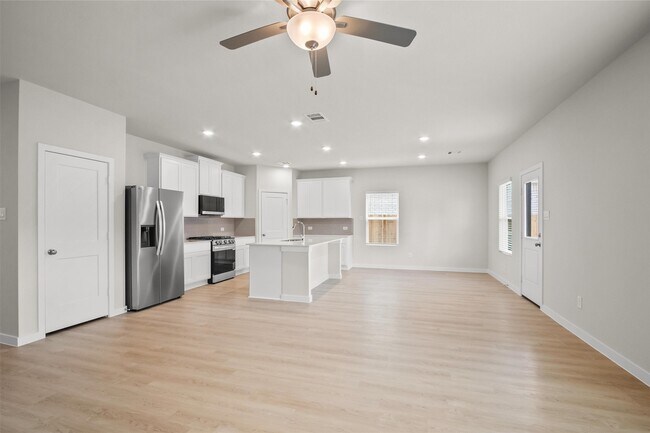 Building Photo - 7746 Bergamot Cir