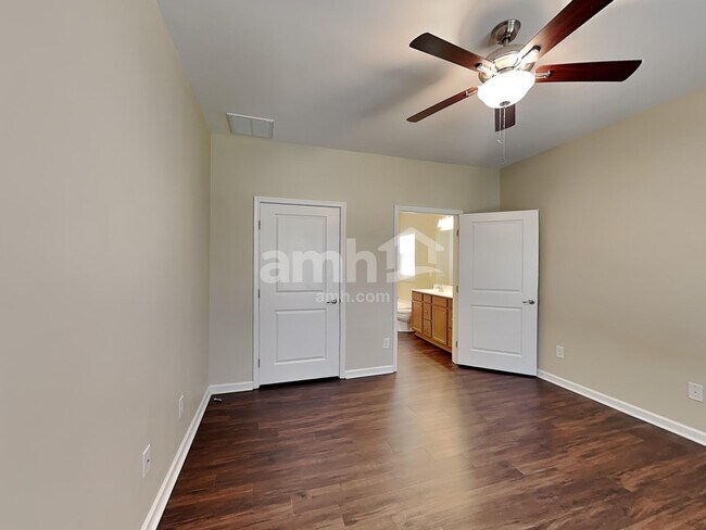 Building Photo - 3008 Fallondale Rd