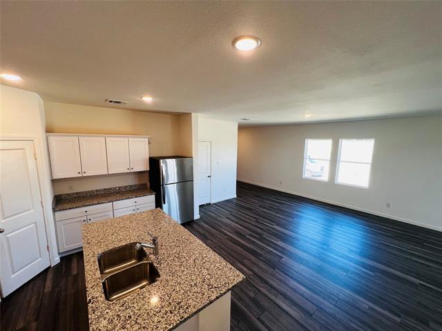 Building Photo - 2217 Pioneer Dr