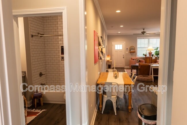 Building Photo - 933 E Churchwell Ave