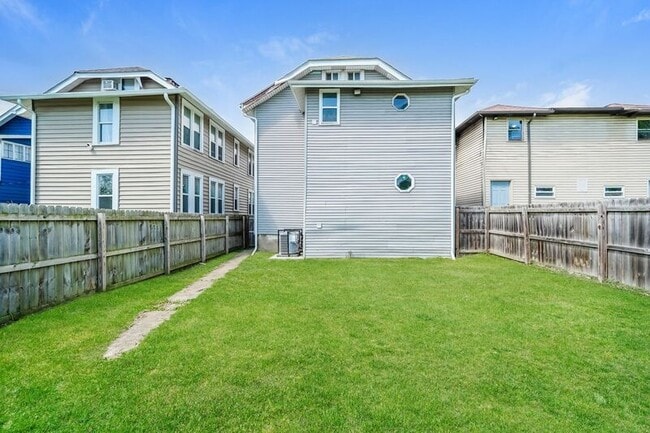 Building Photo - 764-766 Kelton Ave