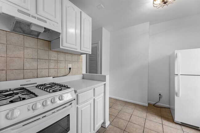 Building Photo - 258 9th St