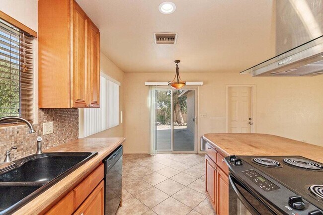 Building Photo - 49434 Mojave Dr