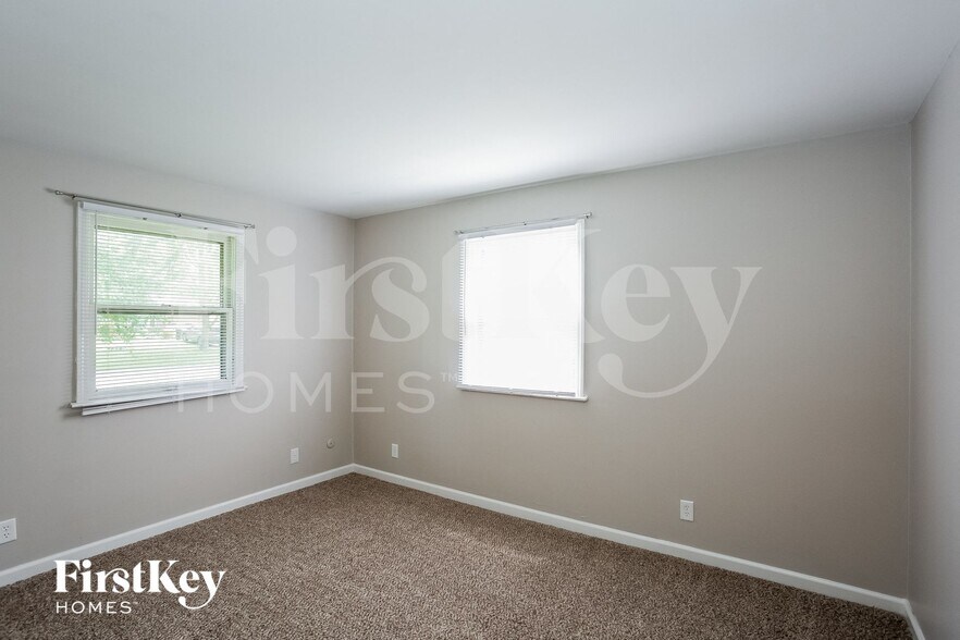 Building Photo - 4438 Windsor Rd