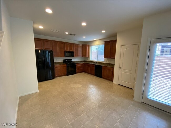 Building Photo - 10436 Yew Blossom Ave