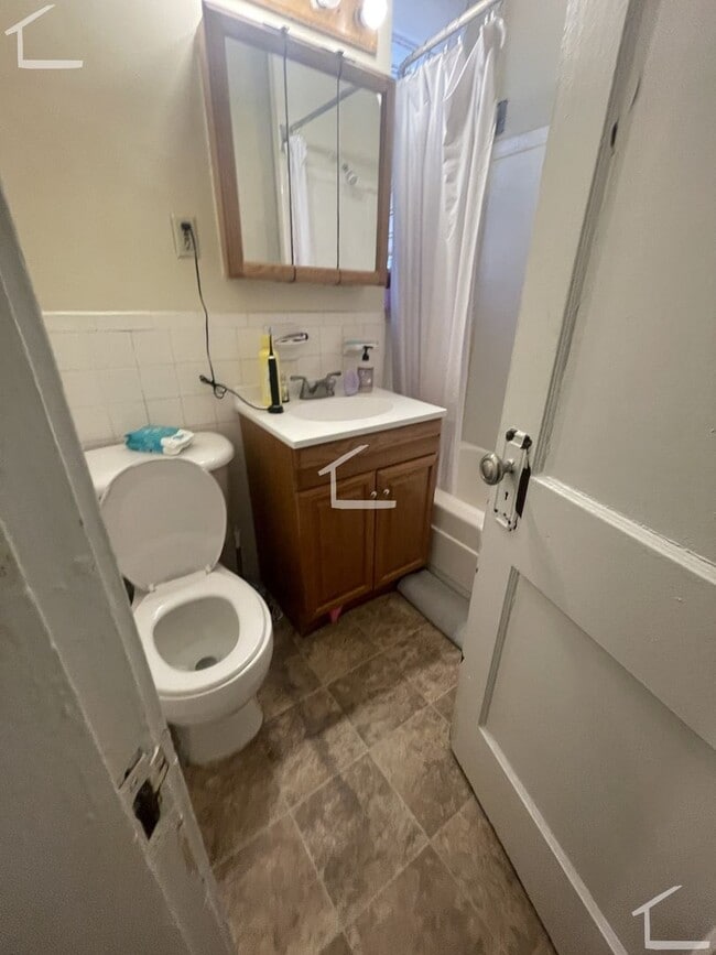 Building Photo - 9/1 No fee! Spacious 1BR in Allston near Green Line, heat inc!