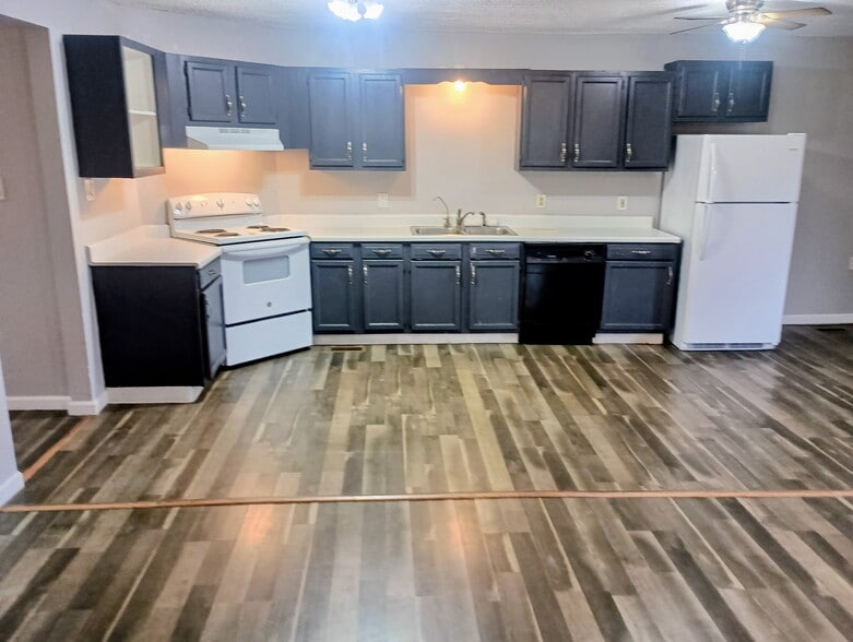 Building Photo - 313 Burnett Station Rd