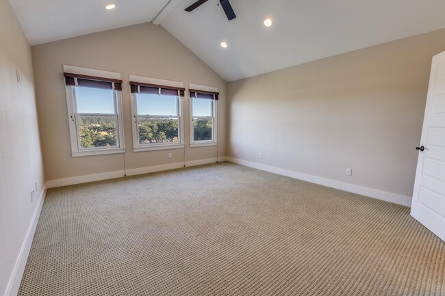 Building Photo - 2217 Seabiscuit Cv