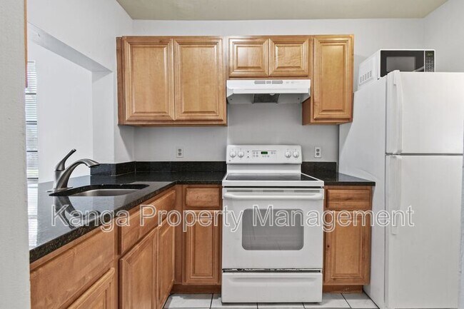 Building Photo - 408 N Cypress Dr