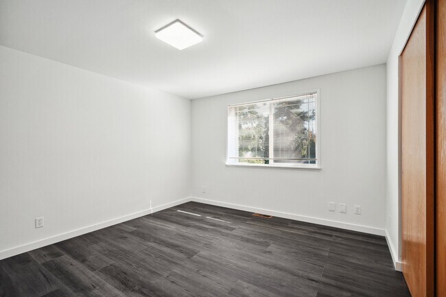 Building Photo - 2119 Duvall Ave NE