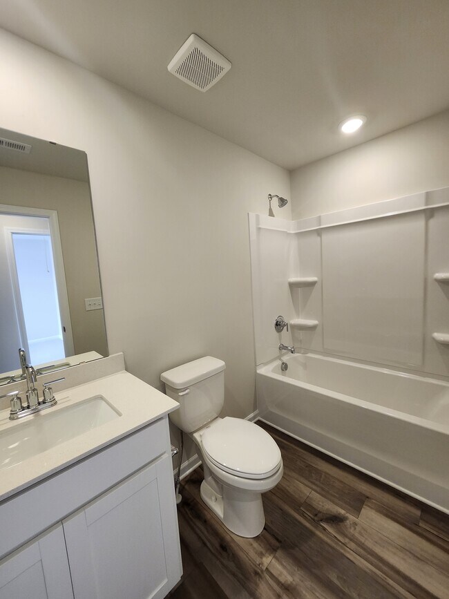 Building Photo - 818 Powder Br Dr